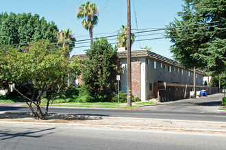 Swiss Colony Apartments in Fresno, CA - Building Photo - Building Photo