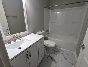 5730 Crossing Ct in Columbus, OH - Building Photo - Building Photo