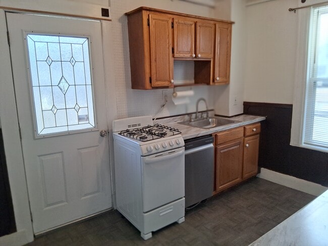 32 Ellington Rd, Unit 2 in Somerville, MA - Foto de edificio - Building Photo