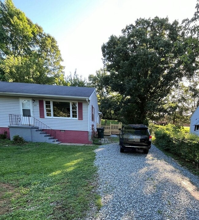 229 Watson Dr in Burlington, NC - Building Photo - Building Photo