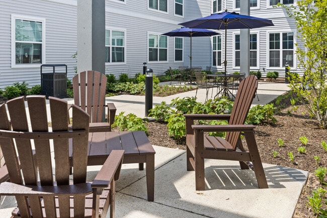 Highlandtown Plaza Co-op Apartments 62+ in Baltimore, MD - Foto de edificio - Building Photo