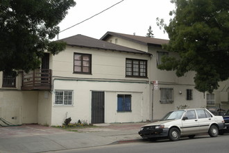 2569-2575 Fruitvale Ave in Oakland, CA - Building Photo - Building Photo