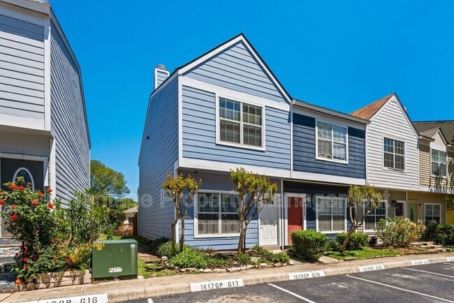 1815 Gary's Park St in San Antonio, TX - Building Photo - Building Photo