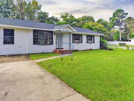 319 Sarah Dr in Warner Robins, GA - Building Photo