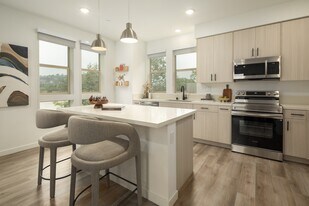 Lilian Frogtown in Los Angeles, CA - Building Photo