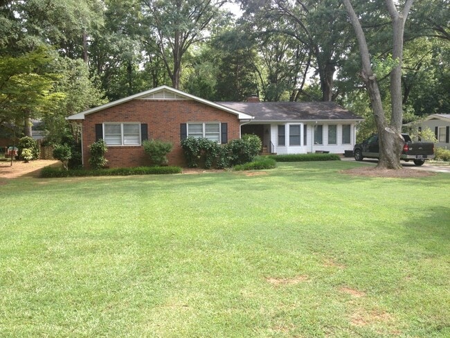 property at 952 Hawthorne Ln
