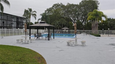 1200 Hillcrest Ct in Hollywood, FL - Foto de edificio - Building Photo