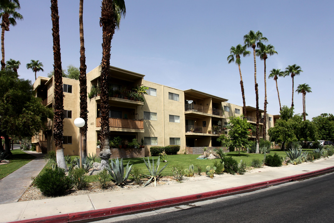 Palm Towers West in Palm Springs, CA - Foto de edificio