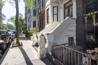 108 W 80th St in New York, NY - Building Photo - Building Photo