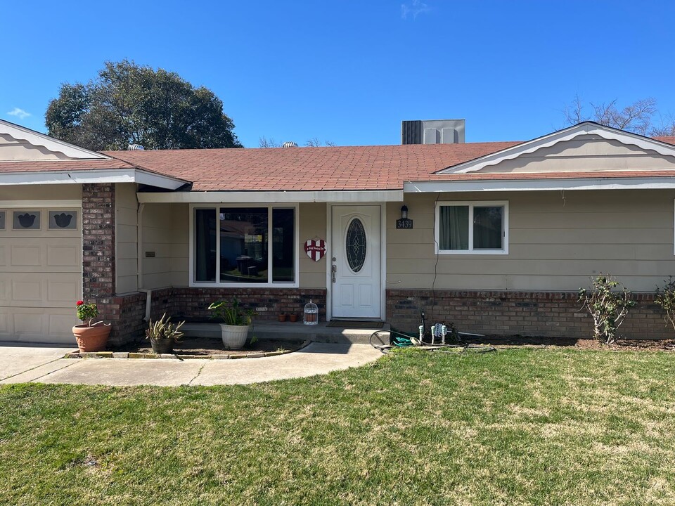 3439 De Anza Ave in Merced, CA - Building Photo