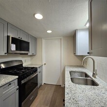 1305 Dobie Dr in Austin, TX - Building Photo - Building Photo