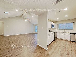 1213 Colony St in Flower Mound, TX - Foto de edificio - Building Photo