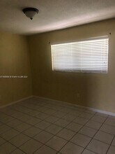 2323 Scott St-Unit -Front in Hollywood, FL - Building Photo - Building Photo