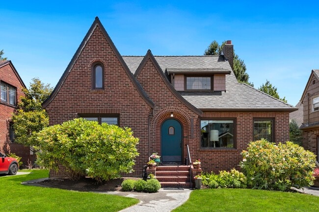 property at 1526 Thorndyke Ave W