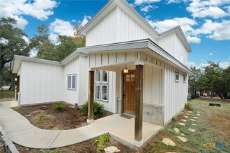 1171 Rhinestone in Canyon Lake, TX - Foto de edificio - Building Photo