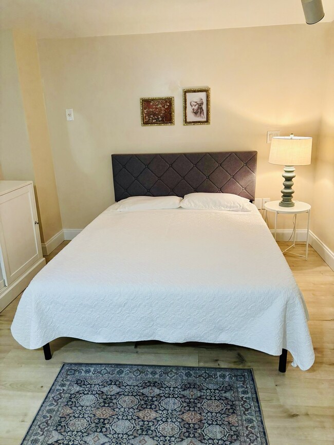 129 Malaga Ave in Coral Gables, FL - Foto de edificio - Building Photo