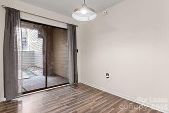 212 W 10th St in Charlotte, NC - Building Photo - Building Photo