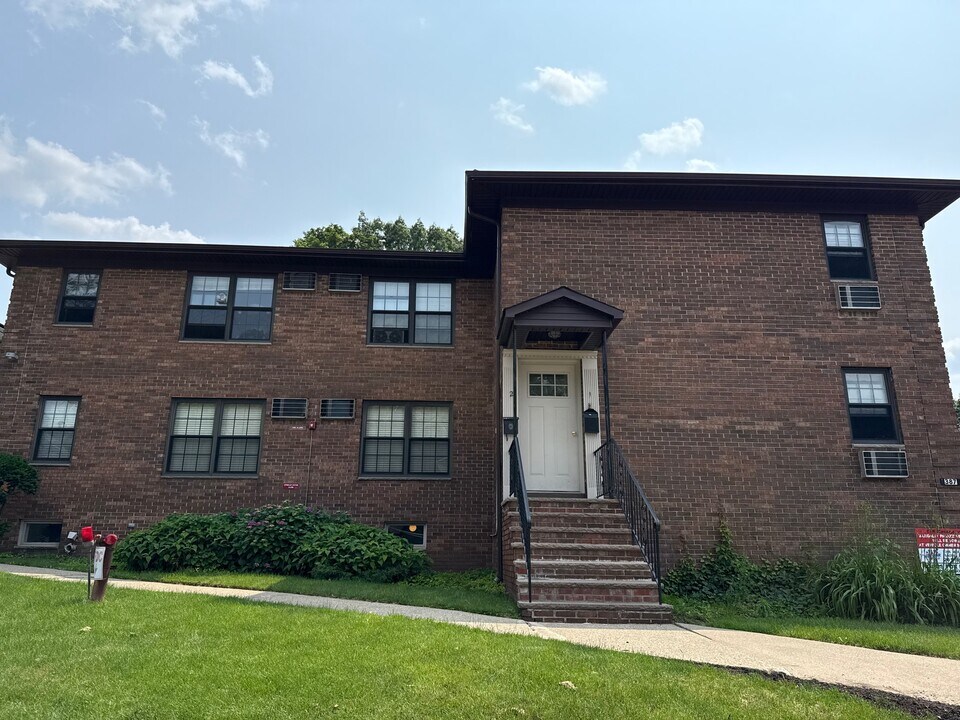 387 Passaic St in Hackensack, NJ - Building Photo
