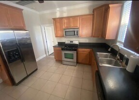 828 Hidalgo St in New Orleans, LA - Building Photo