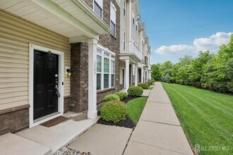 1525 Hudson Cir in Highland Park, NJ - Building Photo - Building Photo
