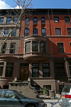 44 W 71st St in New York, NY - Building Photo - Building Photo