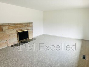 3808 S 250th St in Kent, WA - Building Photo - Building Photo
