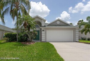 621 Misty Creek Dr in Melbourne, FL - Building Photo