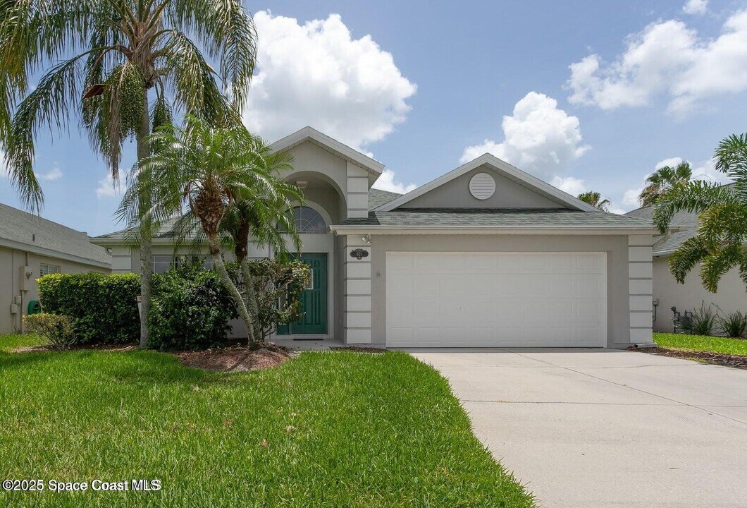 621 Misty Creek Dr in Melbourne, FL - Building Photo