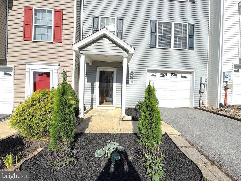 130 Whirlwind Dr in Winchester, VA - Building Photo