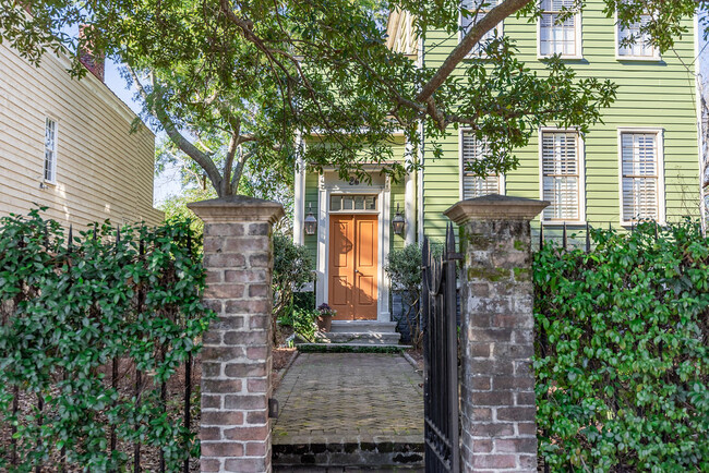 26 Mary St in Charleston, SC - Building Photo - Building Photo