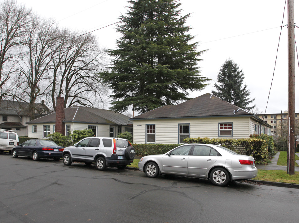 2624-2638 SE Main St in Portland, OR - Building Photo