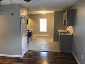 527 Charles St in Throop, PA - Building Photo