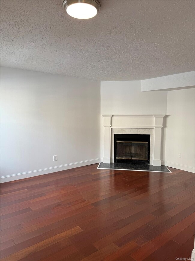 3107 Whispering Hills Dr in Chester, NY - Building Photo - Building Photo