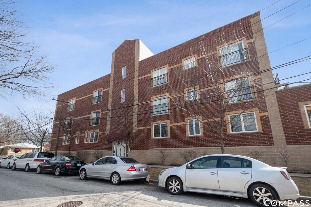 2801 W Ardmore Ave in Chicago, IL - Building Photo