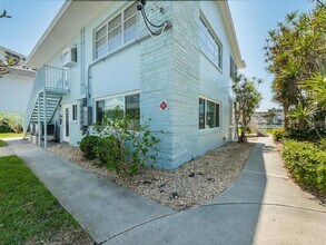 241 Skiff Point, Unit 1 in Clearwater, FL - Building Photo - Building Photo