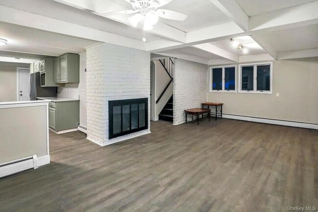 44 University Heights Dr in Stony Brook, NY - Building Photo - Building Photo