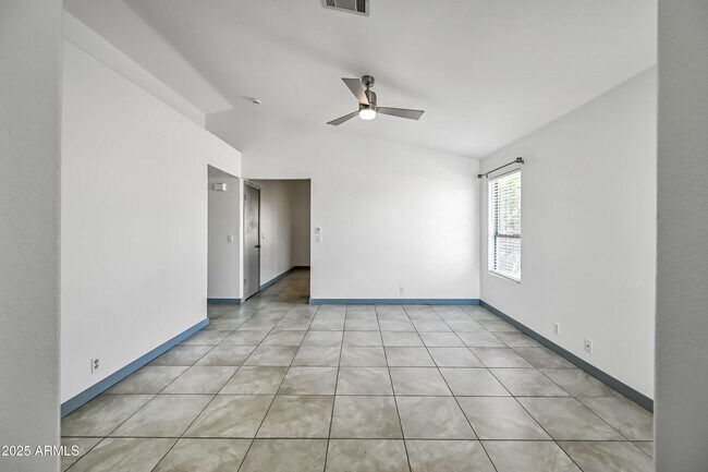 15702 W Cottonwood St in Surprise, AZ - Building Photo - Building Photo