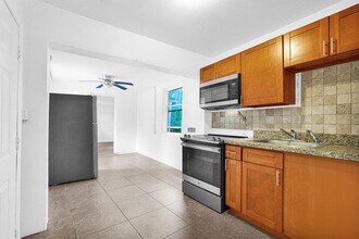 250 NW 43rd St in Miami, FL - Building Photo - Building Photo