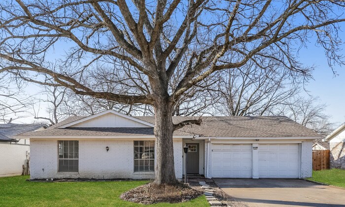 1006 Wembley Rd in Arlington, TX - Foto de edificio