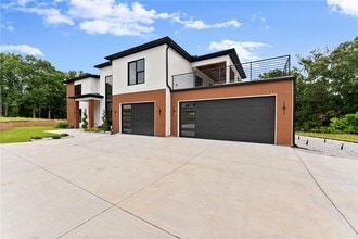 151 S Pointe Dr in Hartwell, GA - Building Photo - Building Photo