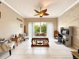37 Harbour Isle Dr E in Fort Pierce, FL - Building Photo