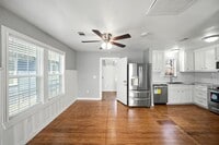 202 Sylvester Rd photo'