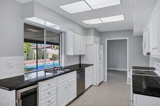 8558 E Vía De Viva in Scottsdale, AZ - Building Photo - Building Photo