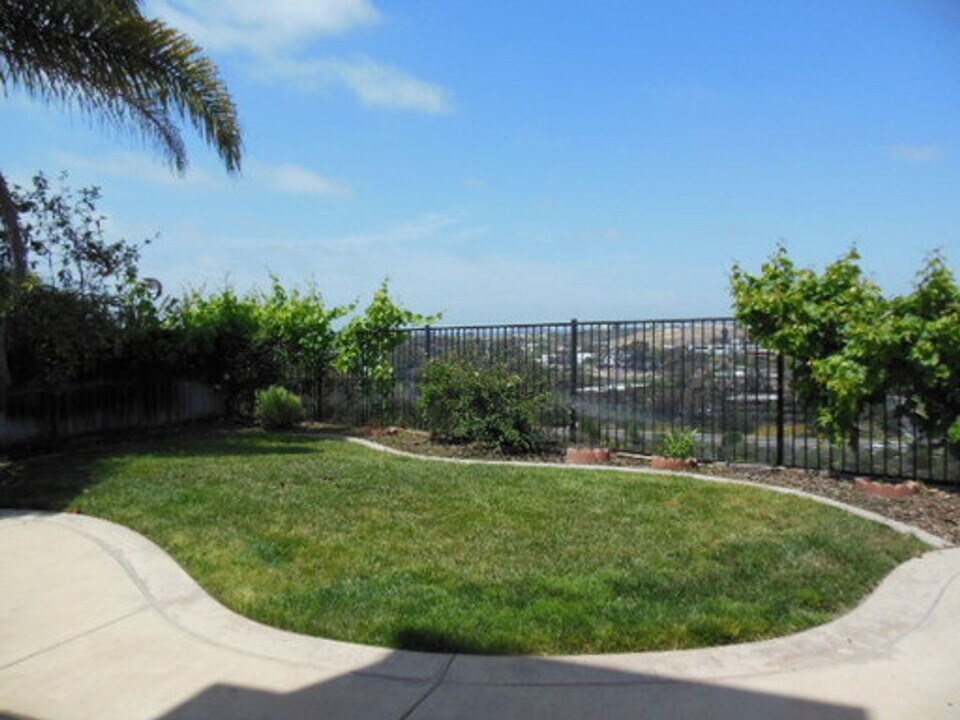 1496 Sapphire Dr in Carlsbad, CA - Building Photo