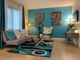 Crescent Lane in St. Petersburg, FL - Building Photo