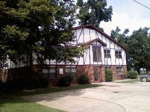 Tudor Towers in Poplar Bluff, MO - Building Photo - Building Photo