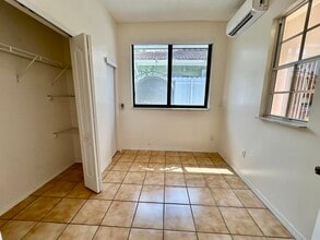 6500 SW 160th Ct in Miami, FL - Foto de edificio - Building Photo