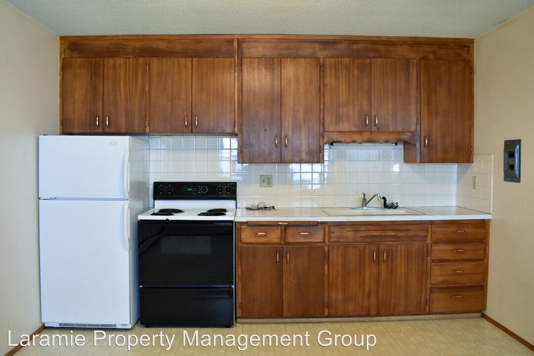 610 S 6th St in Laramie, WY - Building Photo