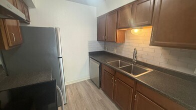 500 E Riverside Dr in Austin, TX - Building Photo - Building Photo