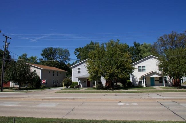 902-908 W Mill St in Carbondale, IL - Foto de edificio - Building Photo